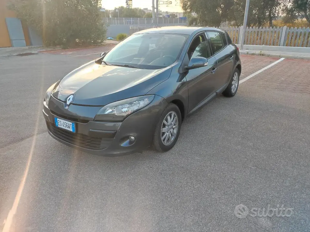 Usata Renault Mégane III 90 CV (66 kW) 2012 Berlina