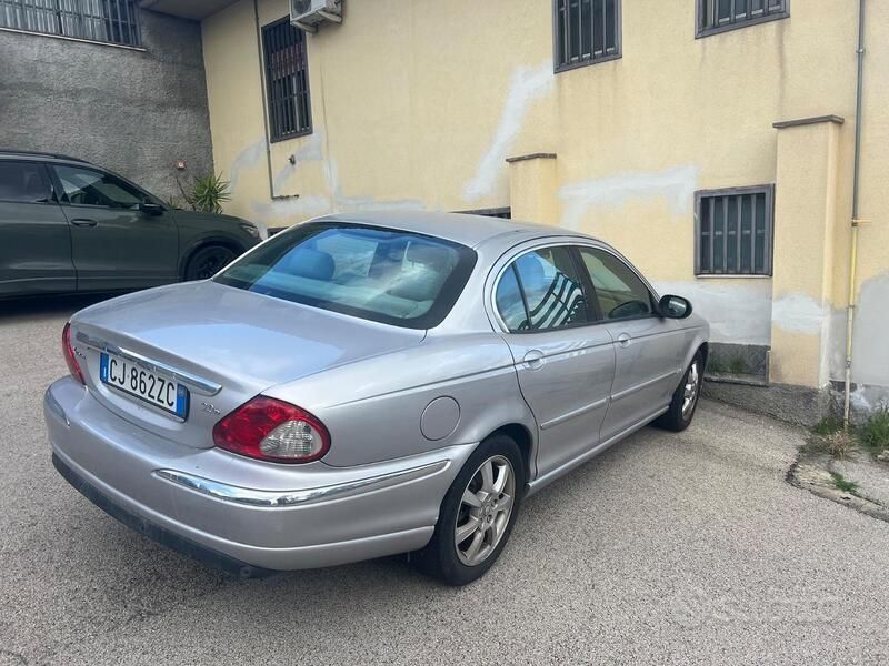 Usata Jaguar X-type Executive 131 CV (96 kW) 2004 Grigio Berlina