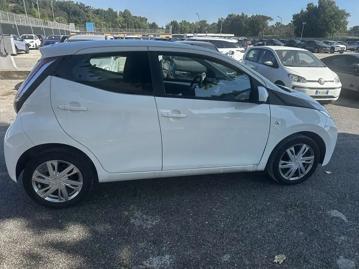 Usata Toyota Aygo X-play 69 CV (50 kW) 2017 Other Utilitaria