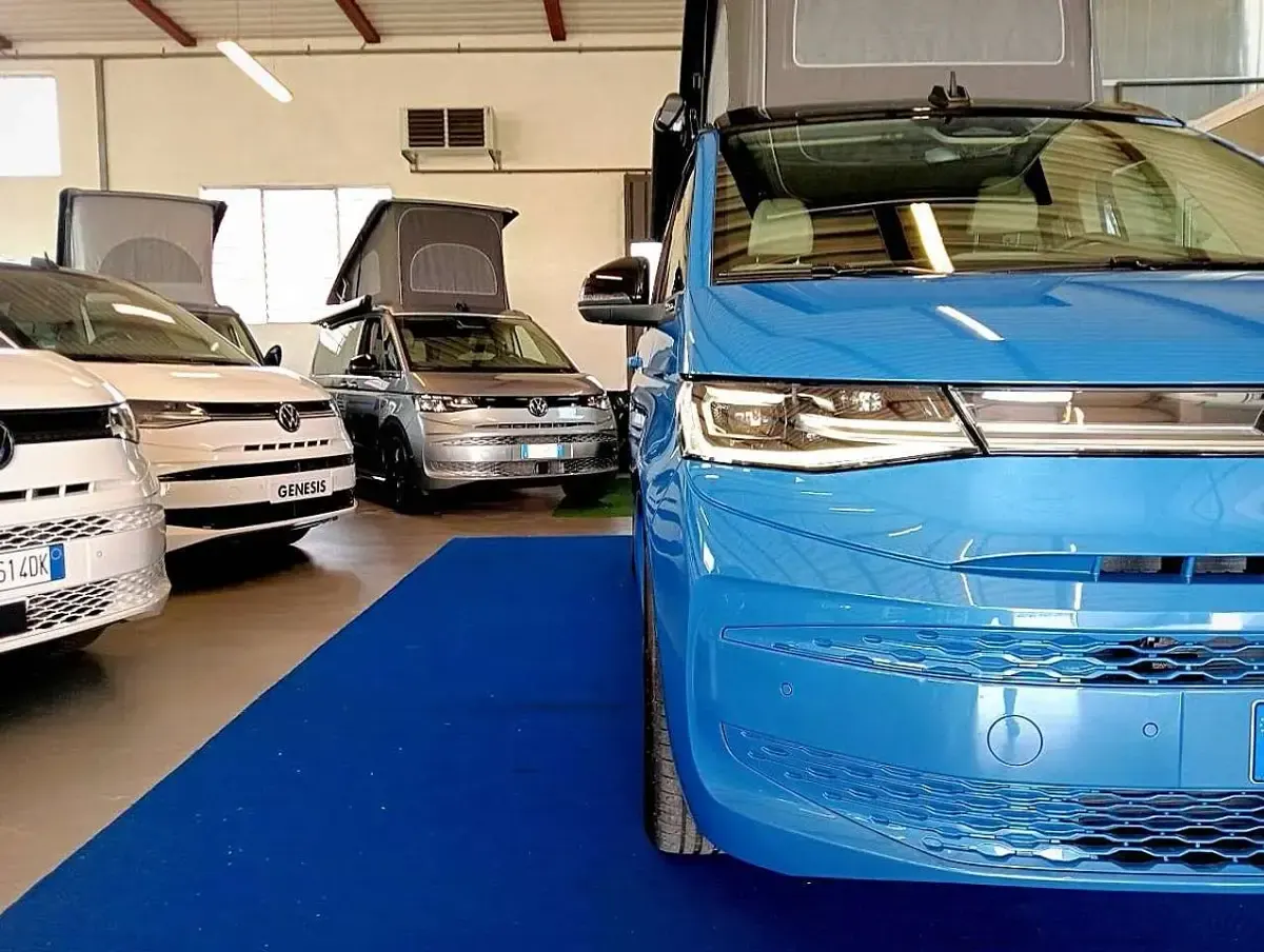 Nuova VW California California 150 CV (110 kW) 2026 Medium blue y52t Furgone