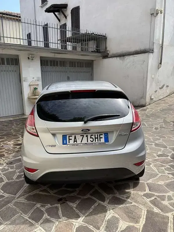 Usata Ford Fiesta 75 CV (55 kW) 2015 Utilitaria