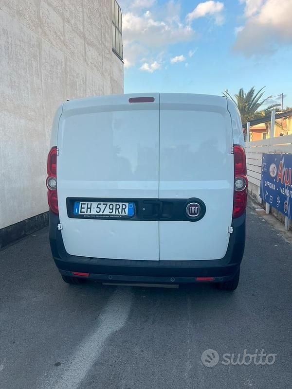 Usata Fiat Doblò 120 CV (88 kW) 2011 Bianco Monovolume