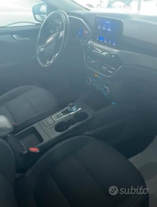 Usata Ford Kuga 120 CV (88 kW) 2022 Grigio SUV