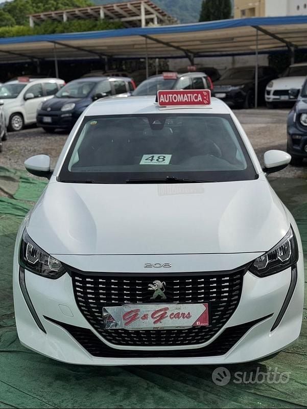 Usata Peugeot 208 Allure 101 CV (74 kW) 2021 Bianco Utilitaria