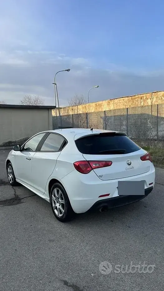 Usata Alfa Romeo Giulietta 120 CV (88 kW) 2013 Bianco Utilitaria