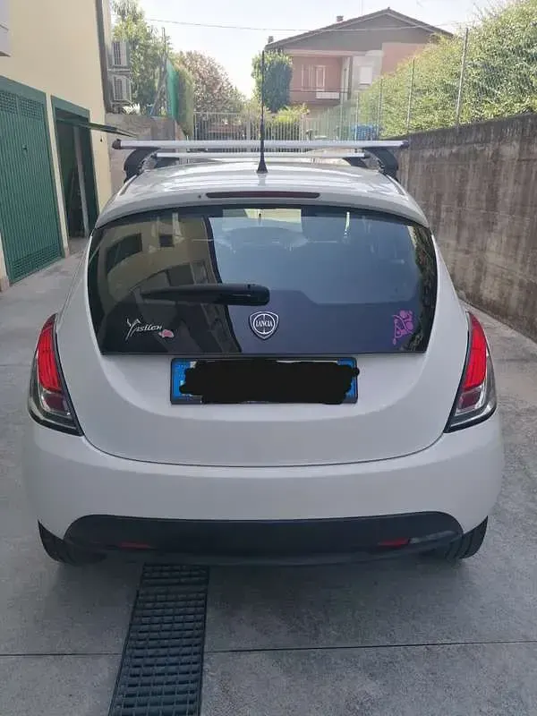 Usata Lancia Ypsilon 69 CV (50 kW) 2014 Bianco Utilitaria