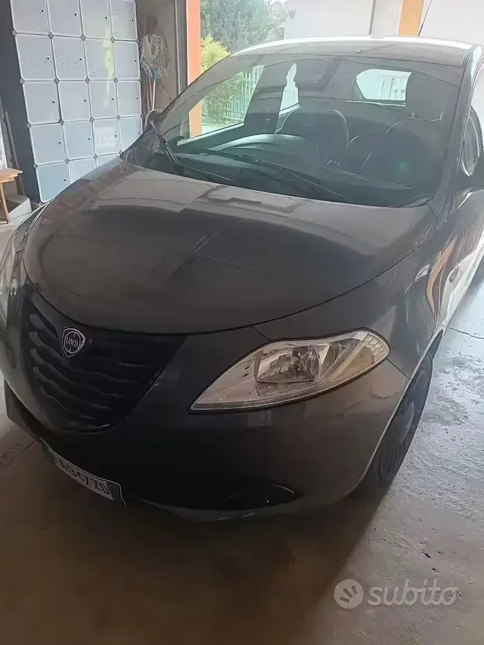 Usata Lancia Ypsilon 60 CV (44 kW) 2015 Grigio Utilitaria