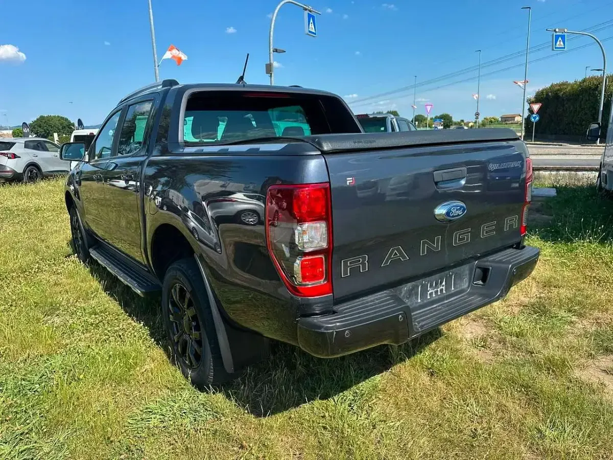 Usata Ford Ranger Wildtrack 213 CV (156 kW) 2023 Magnetic grey Pick-up