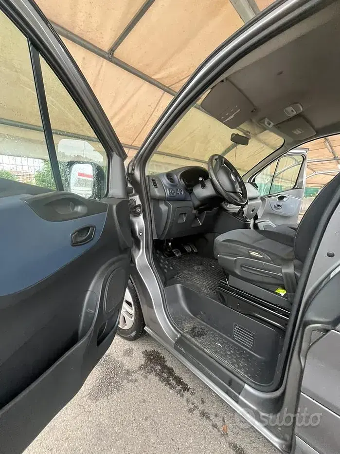 Usata Opel Vivaro 136 CV (100 kW) 2018 Grigio Monovolume