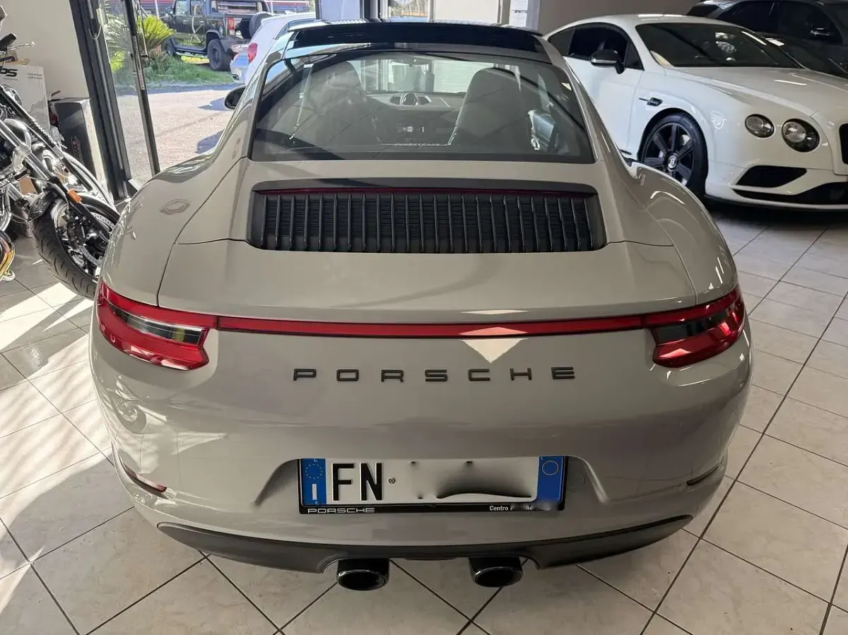 Usata Porsche 992 420 CV (308 kW) 2018 Gesso Coupé