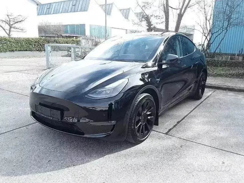 Usata Tesla Model Y Performance 377 kW (513 CV) 2022 Nero SUV