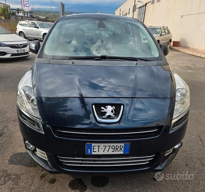 Usata Peugeot 5008 Business-Line 115 CV (84 kW) 2014 Blu Monovolume