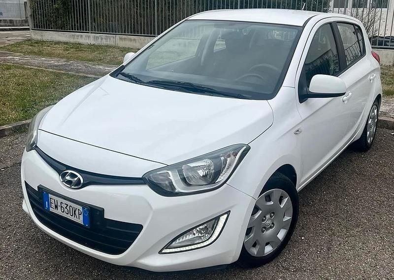 Usata Hyundai i20 Edition 85 CV (62 kW) 2014 Bianco Berlina