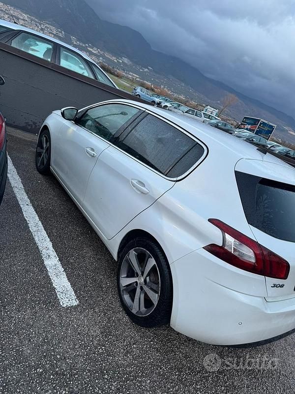 Usata Peugeot 308 120 CV (88 kW) 2016 Bianco Utilitaria