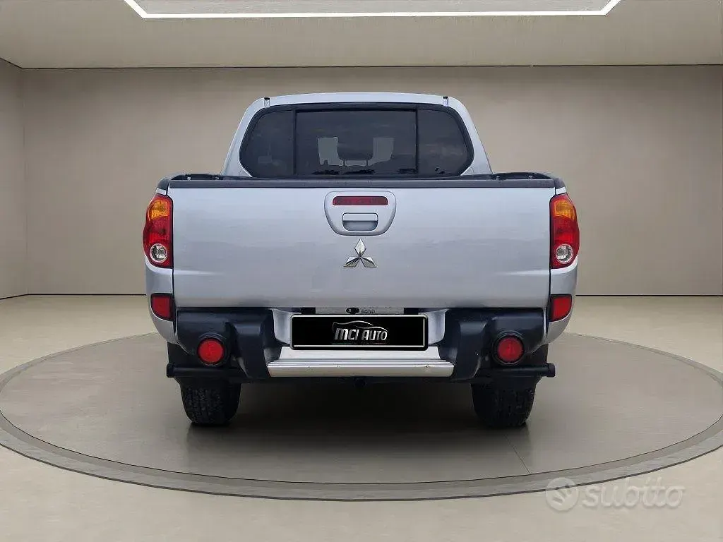Usata Mitsubishi L200 Invite 136 CV (100 kW) 2007 Grigio Pick-up