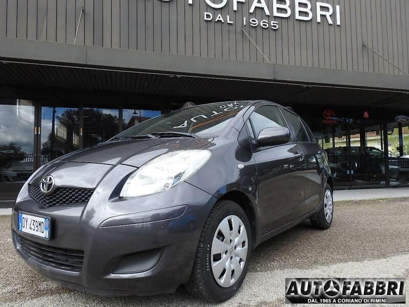 Usata Toyota Yaris 101 CV (74 kW) 2009 Grigio(met.) Utilitaria
