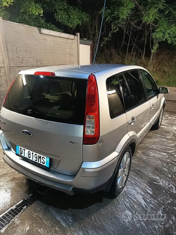 Usata Ford Fusion 68 CV (50 kW) 2009 Grigio Utilitaria