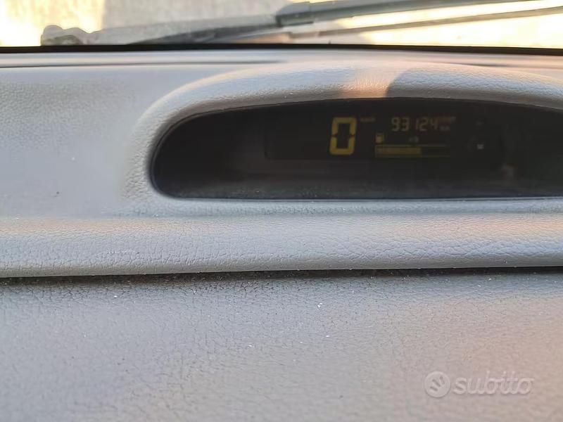 Usata Renault Twingo 58 CV (42 kW) 2001 Nero Utilitaria