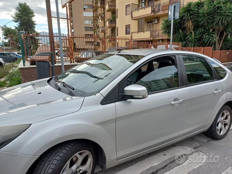 Usata Ford Focus 110 CV (80 kW) 2010 Grigio Berlina