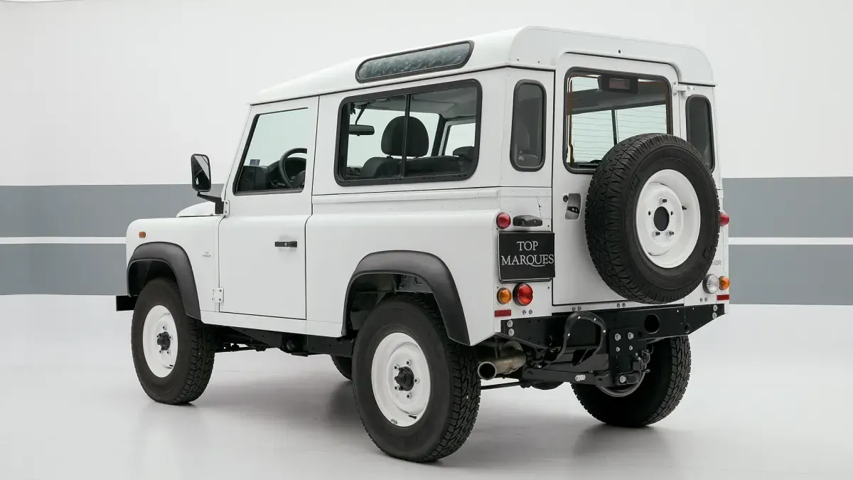 Usata Land Rover Defender Basis 122 CV (89 kW) 2015 Bianco pastello SUV