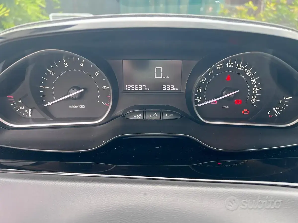 Usata Peugeot 208 68 CV (50 kW) 2019 Utilitaria