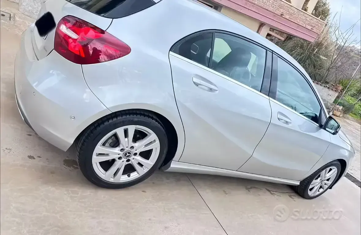Usata Mercedes A180 Premium 136 CV (100 kW) 2018 Grigio Berlina