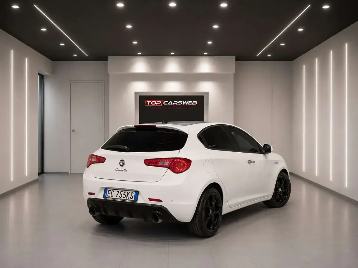 Usata Alfa Romeo Giulietta Distinctive 170 CV (125 kW) 2010 Bianco Utilitaria