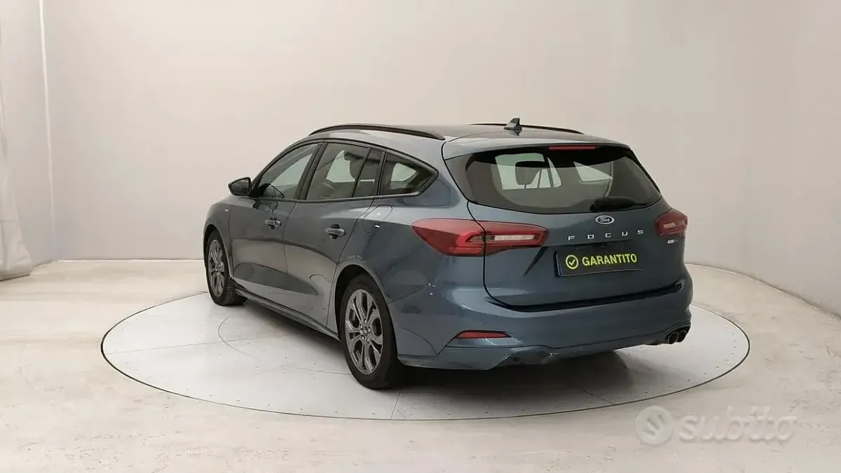 Begagnad Ford Focus ST-Line 125 HK (91 kW) 2023 Blå Kombi