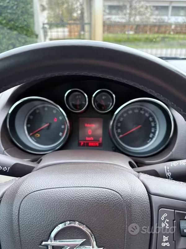 Usata Opel Insignia 220 CV (161 kW) 2012 Blu Station wagon