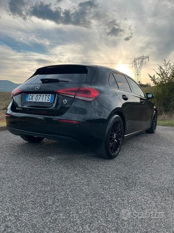 Occasion Mercedes A180 Business 116 ch (85 kW) 2018 Noir Berline