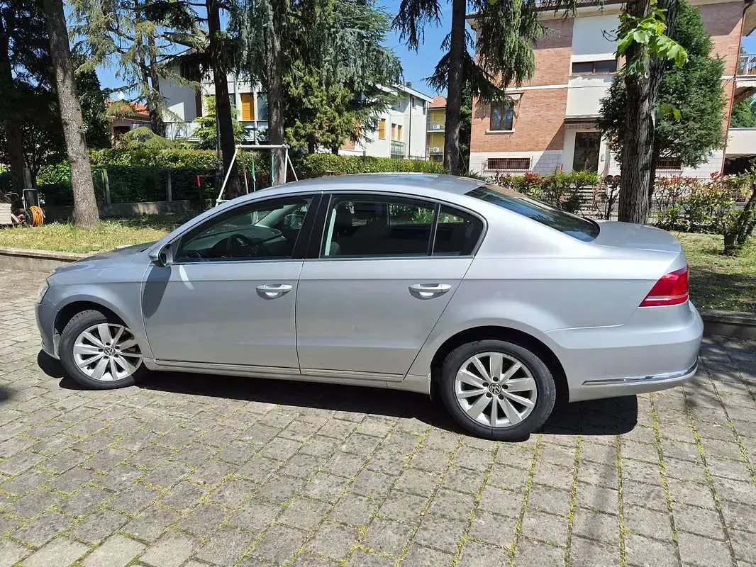 Usata VW Passat Trendline 105 CV (77 kW) 2011 Argento Berlina