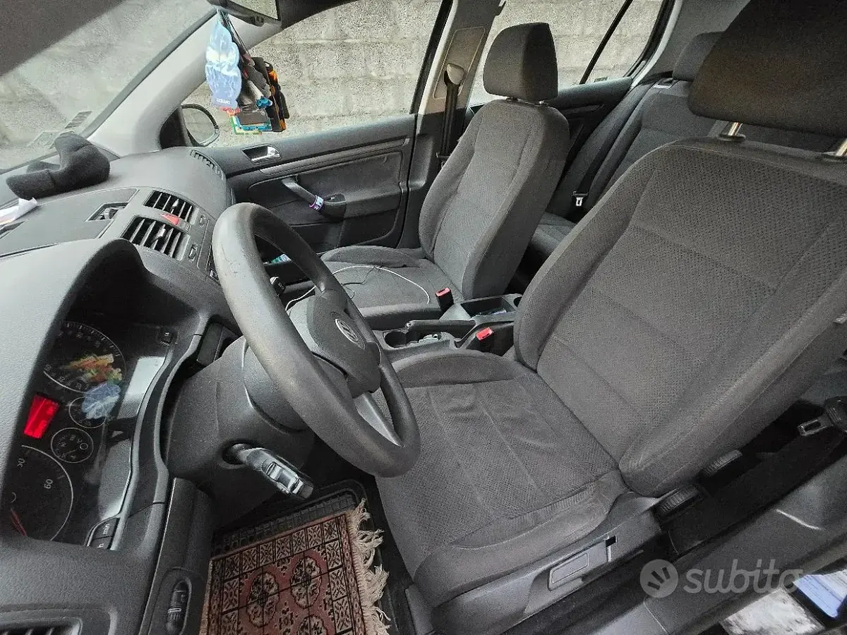 Usado VW Golf V 105 CV (77 kW) 2004 Negro Utilitario