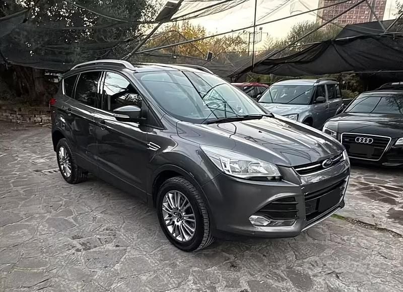 Usata Ford Kuga Titanium 140 CV (102 kW) 2014 Grigio SUV