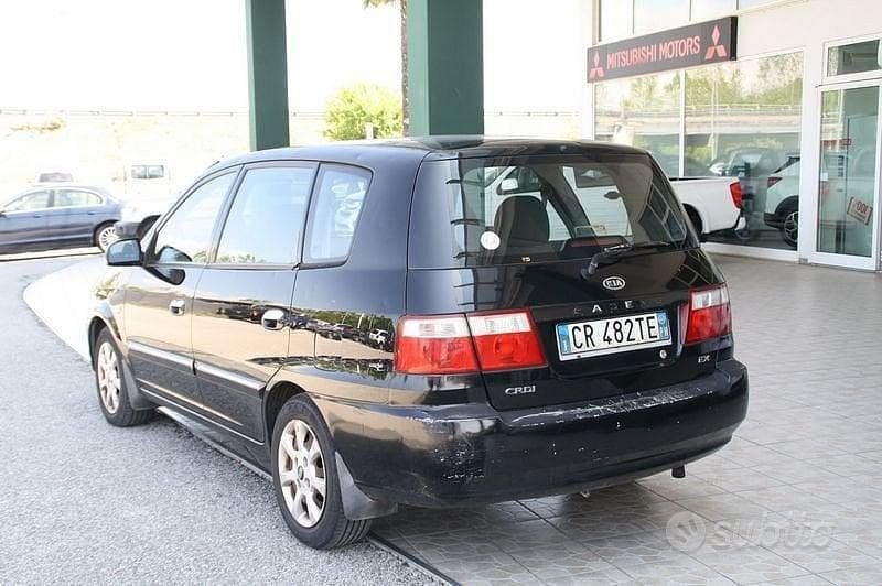 Usata Kia Carens LX 112 CV (82 kW) 2004 Nero Monovolume