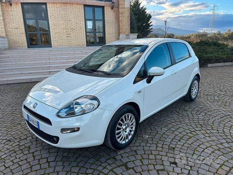 Usata Fiat Punto Lounge 75 CV (55 kW) 2014 Bianco Utilitaria