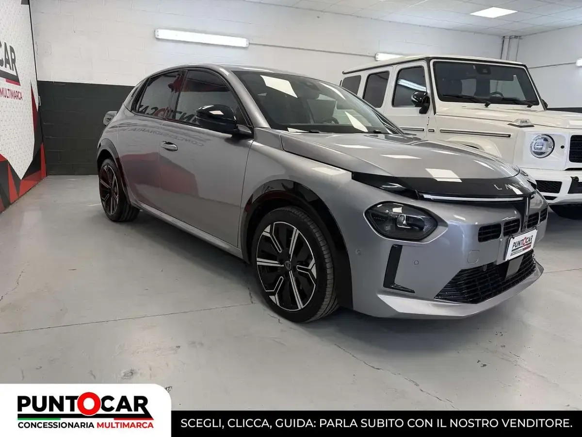 Usata Lancia Ypsilon 101 CV (74 kW) 2025 Grigio Utilitaria