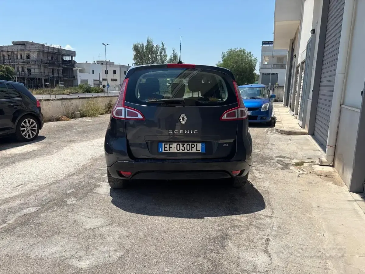 Usata Renault Scénic 110 CV (80 kW) 2010 Nero Monovolume