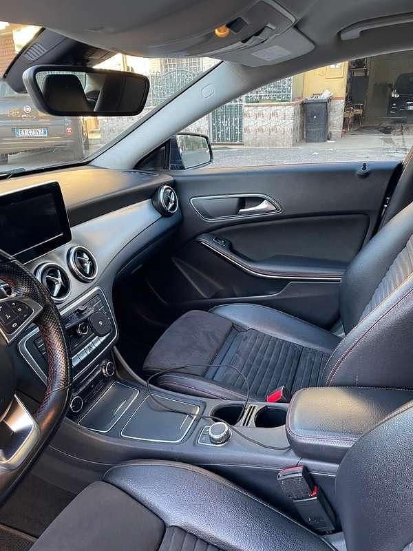 Usata Mercedes CLA220 Edition 177 CV (130 kW) 2017 Blu/azzurro Berlina