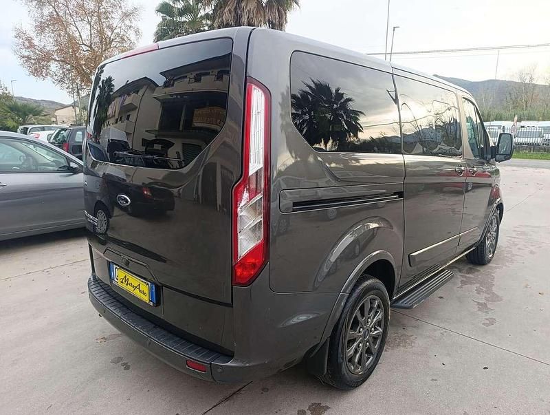 Usata Ford Tourneo 131 CV (96 kW) 2021 Other Monovolume