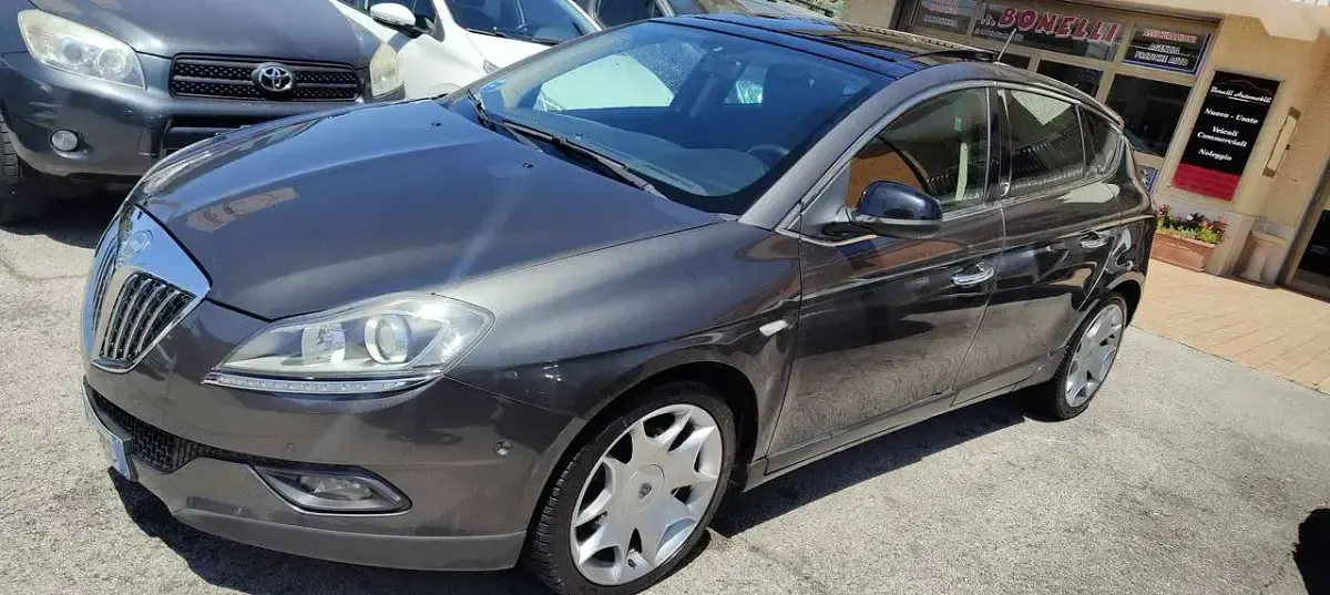 Usata Lancia Delta 165 CV (121 kW) 2010 Grigio Utilitaria