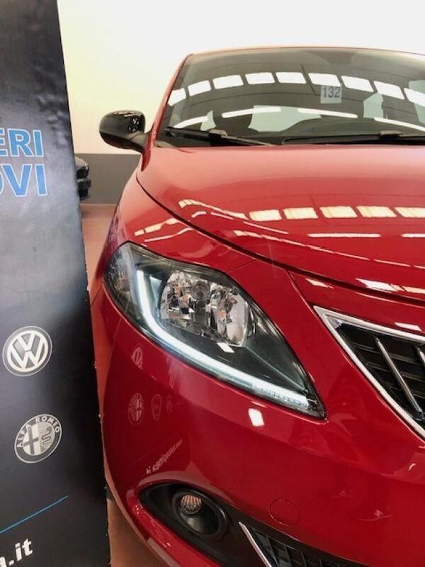 Usata Lancia Ypsilon Gold 69 CV (50 kW) 2023 Rosso Utilitaria