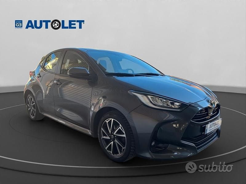 Gebraucht Toyota Yaris Trend 72 PS (52 kW) 2022 Grau Kleinwagen