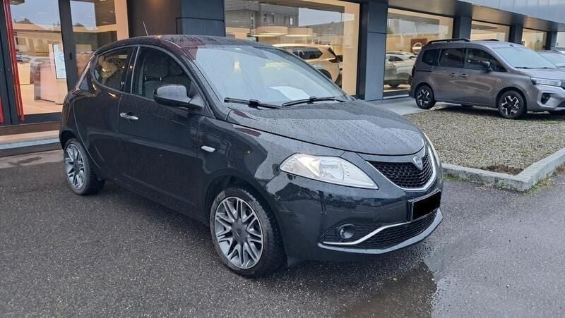 Usata Lancia Ypsilon Platinum 69 CV (50 kW) 2016 Nero Utilitaria