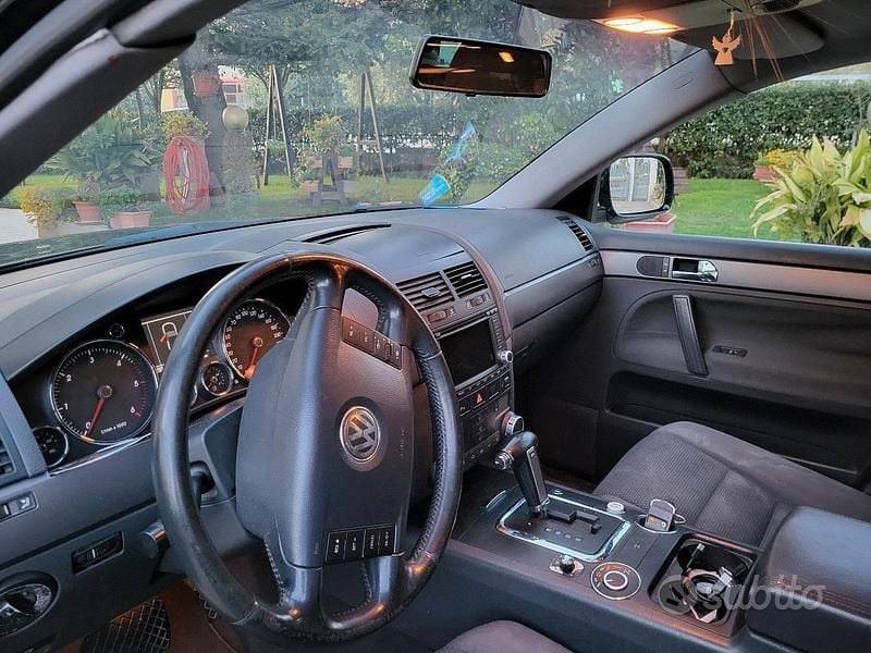 Usata VW Touareg 174 CV (127 kW) 2006 Nero SUV