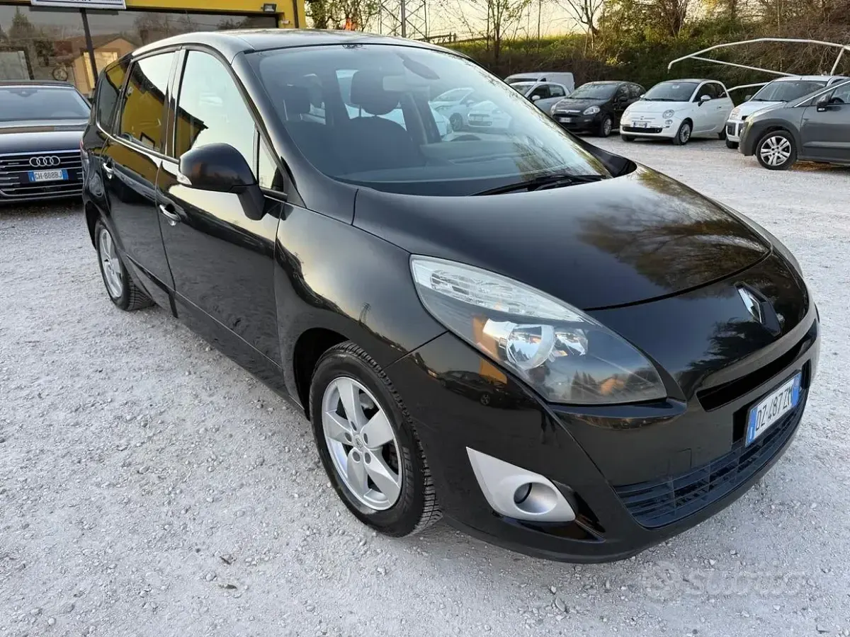 Usata Renault Grand Scénic 110 CV (80 kW) 2010 Marrone Monovolume