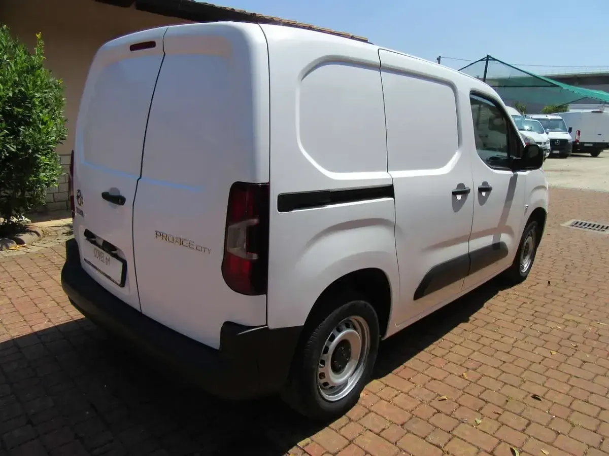 Usata Toyota Proace City City 102 CV (75 kW) 2020 Bianco Monovolume