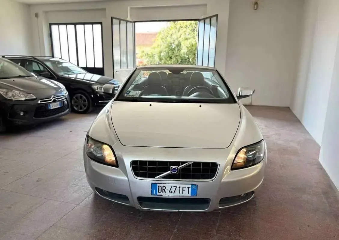 Usata Volvo C70 Momentum 136 CV (100 kW) 2008 Argento Cabrio