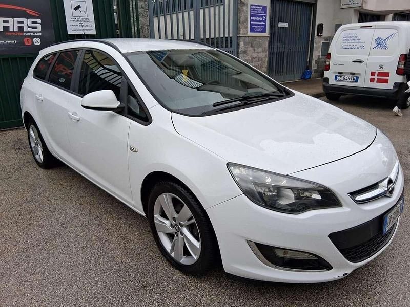 Usata Opel Astra Cosmo 140 CV (102 kW) 2013 Bianco Berlina