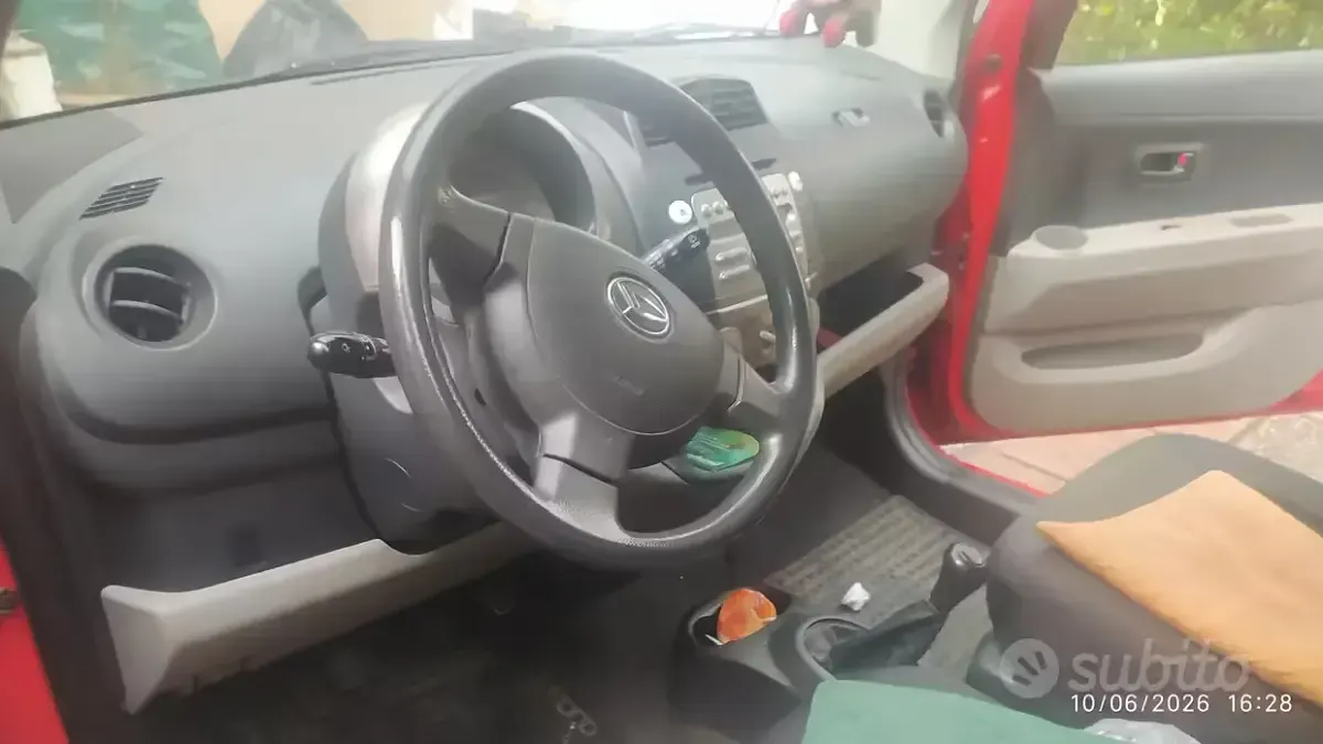 Usata Daihatsu Sirion 69 CV (50 kW) 2006 Rosso Utilitaria
