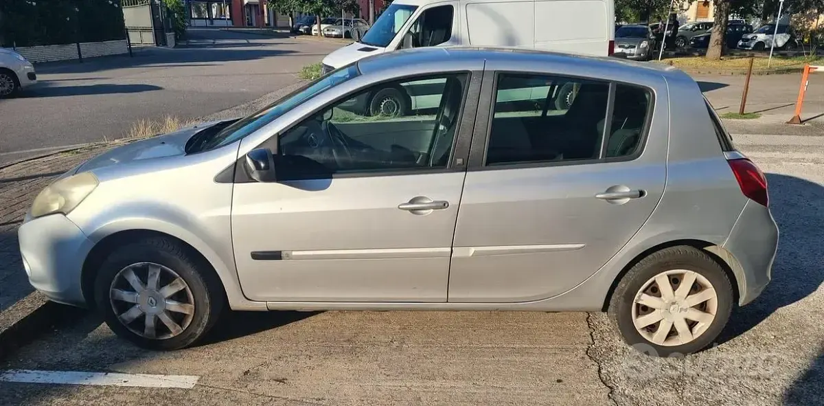 Usata Renault Clio 68 CV (50 kW) 2010 Grigio Utilitaria